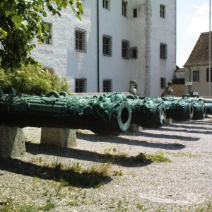 Kanonen im Innenhof des Schlosses Ingolstadt