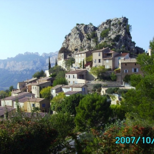 Roque-Alric mit Dentelles im Hintergrund