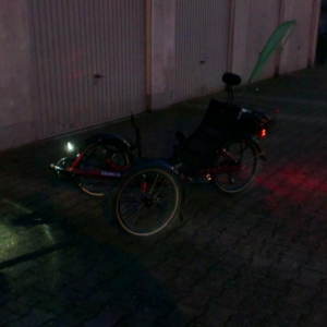 Trike am Abend mit Licht
(HDR-Bild mit Handykamera)