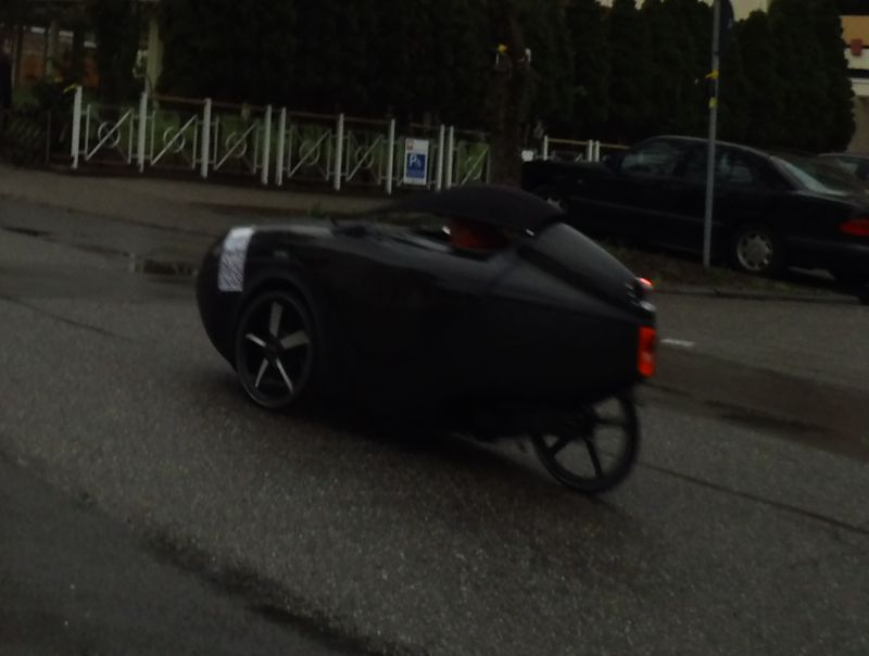 Der "Leichenwagen", wie dieses Orca schon genannt wurde. Für mich ist diese Bemalung eine zwiespältige Sache: Sieht cool aus, hebt die schönen Linien dieses VM hervor, ist aber bei trübem Wetter sehr schlecht zu sehen.