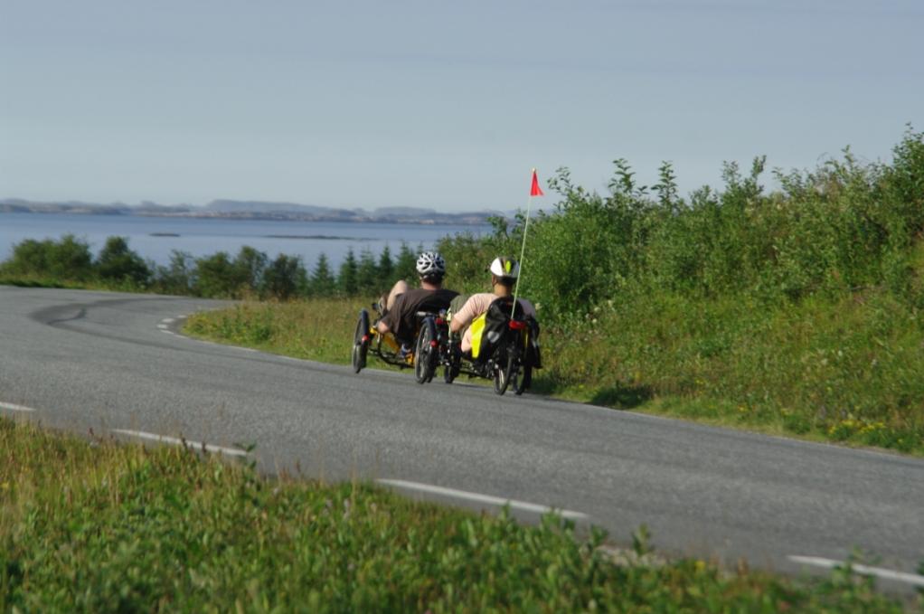 Ganz im Hintergrund am Horizont die Lofoten