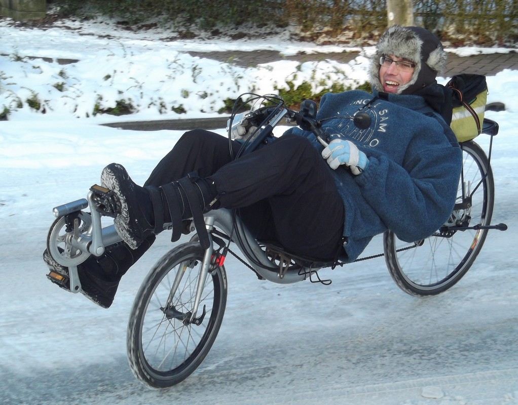 Olaf freut sich mit dem Baron im Schnee