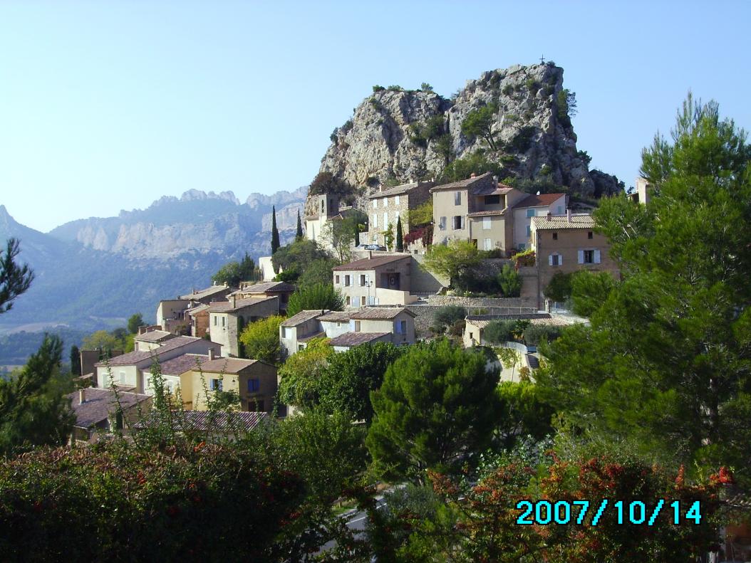 Roque-Alric mit Dentelles im Hintergrund