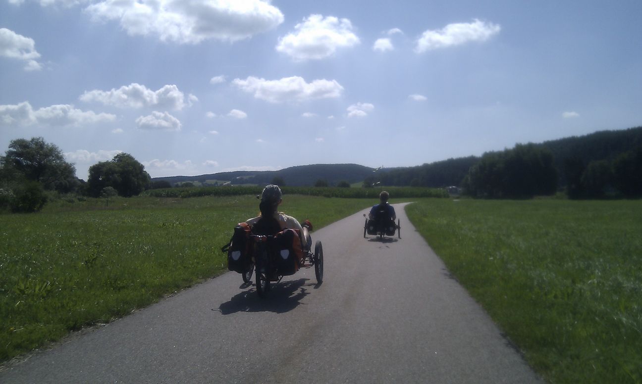 schöner breiter Regentalradweg