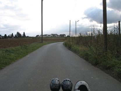 .....selbst hier im ländlichen Bereich sind  Einbahnstraßen für Räder in beide Richtungen freigegeben.....