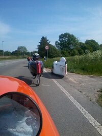 Treffen auf Pauli Eckernfoerder Strasse vorm Abzweig nach Karby.jpg