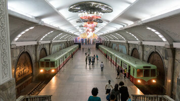 Pyongyang_Metro_(21560297299).jpg