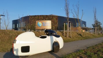 DF vor Fahrradparkplatz Klima Arena.jpg