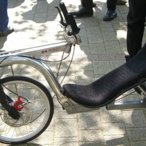 Munzo Delta Trike mit Frontantrieb, Heckfederung und Neigetechnik