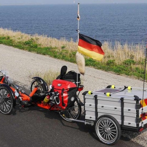 Auf dem Markerwaarddijk zwischen Lelystad und Enkhuizen (Ijselmeer)
Kurzurlaub mit 315Km Pro Strecke,2 Tage am Strand und wieder zurück = 730Km mit 60 Kilo Gepäck.
Solingen Alkmaar Solingen