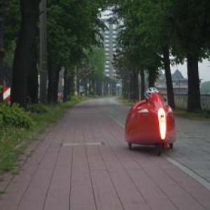 ....Radweg am Rhein im Norden von Köln...