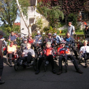 Gruppenbild 1 nach dem Essen in Huppendorf