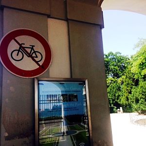 Übereifer schadet nur ==> Radfahren erlaubt im Nymphenburger Schlosspark ;-)