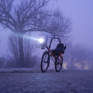 Nebel bei minus 3°C . 

Langsam wird es Zeit für Spikereifen.

Sehr zu empfehlen sind die Schwalbe Marathon Winter. 
Preis/Leistung sind OK und bei vor aufgepumpten Reifen laufen sie auch gut.