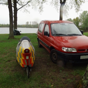 Typische Stimmung auf dem Campingplatz Lingenfeld während 2013. Als Schläfer im Auto hatte ich gegenüber den Zeltcampern wahrscheinlich die besseren Karten gezogen.