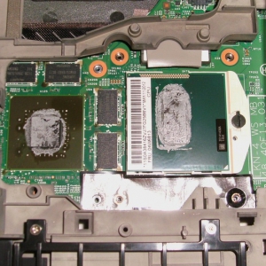 Umbau eines Lenovo ThinkPad W530 Workstation-Notebooks #03 - Vorher: Lenovos Wärmeleitpastensee..