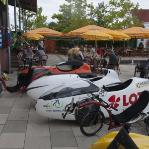 Velomobile in Reih und Glied