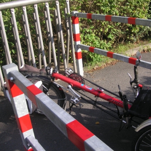 Radweg mit Drängelgitter2