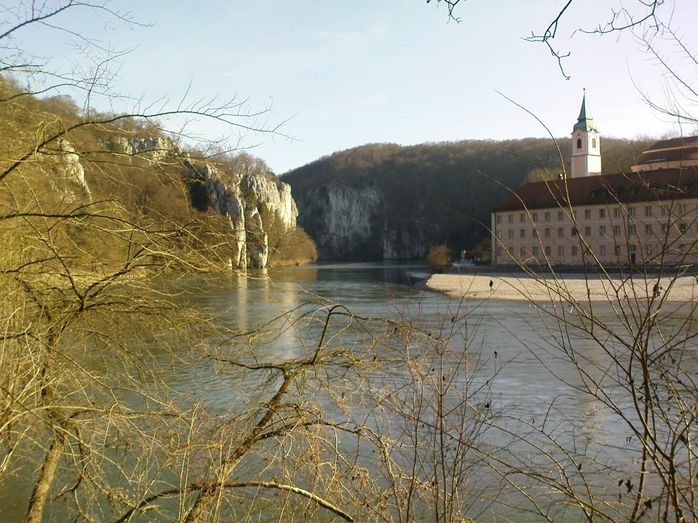 blick auf donaudurchbruch kloster weltenburg 3