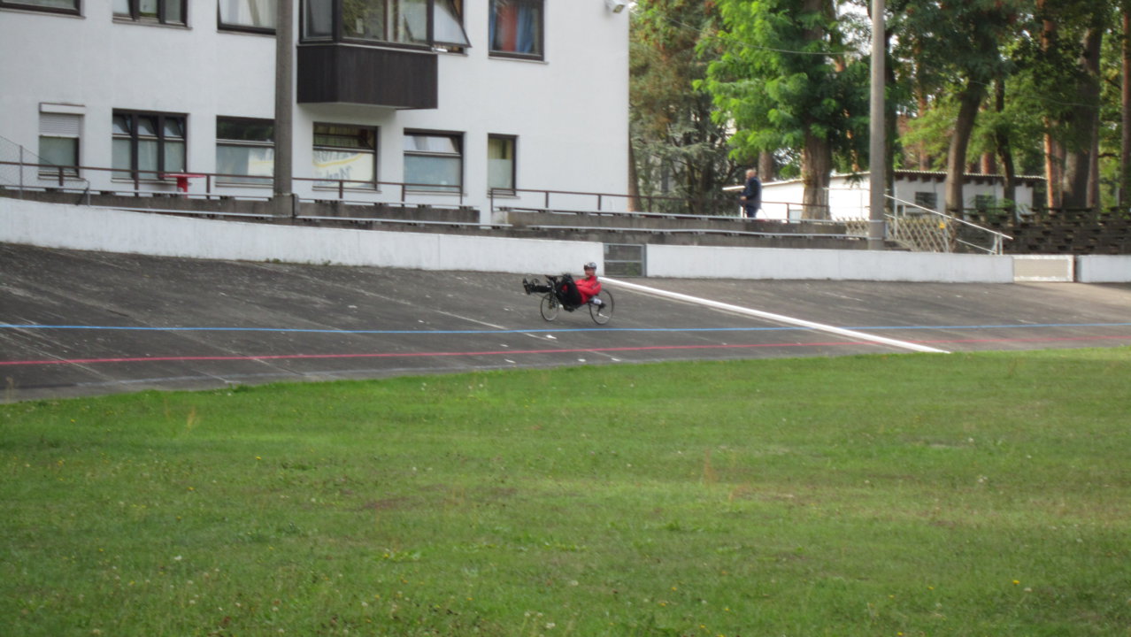 die Liegeradler zeigen uns wie's geht