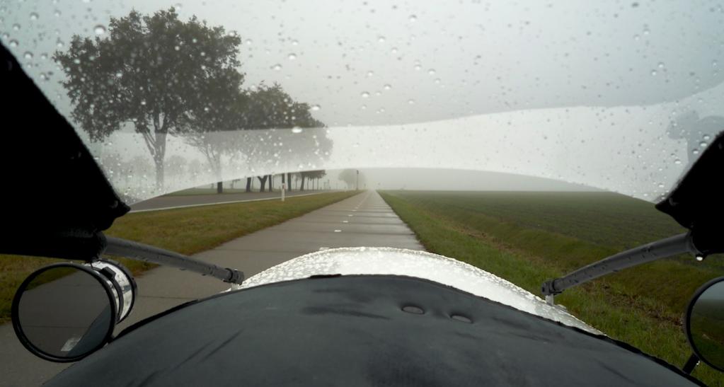 Dreckswetter auf dem Weg von Emmeloord Richtung Nordseeküste.