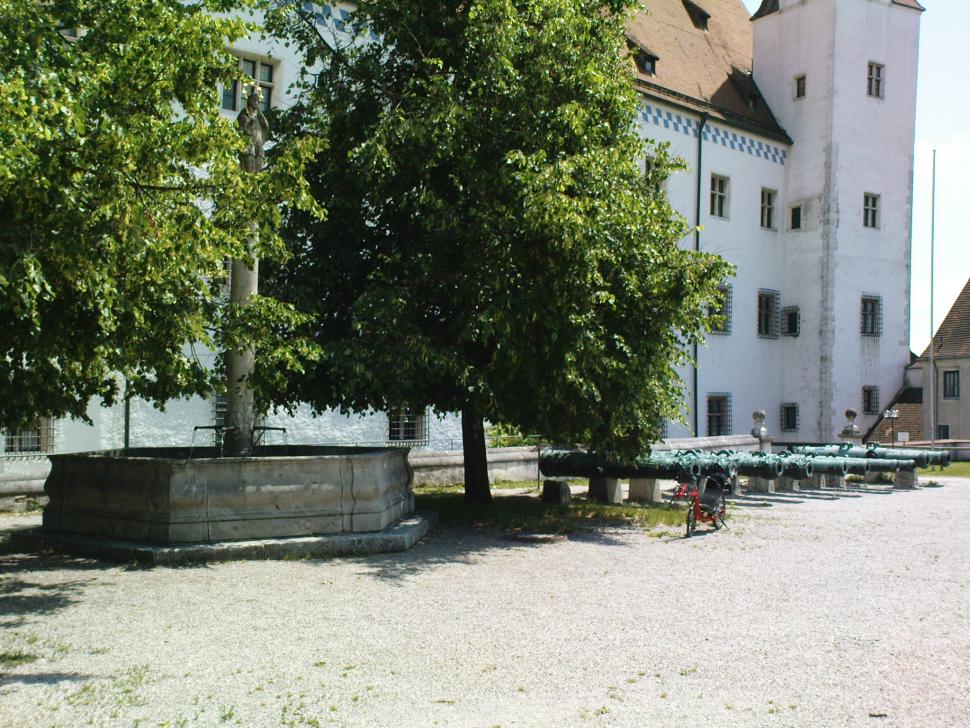 Kanonen im Schlosshof Ingolstadt