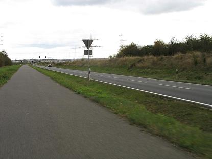 ..... Radautobahn.....(ungefähr 3 Km lang)