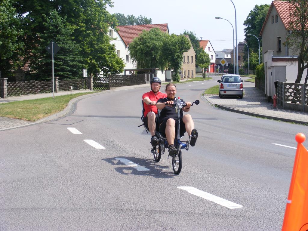 Tandemprobefahrten während der Reifenreparatur