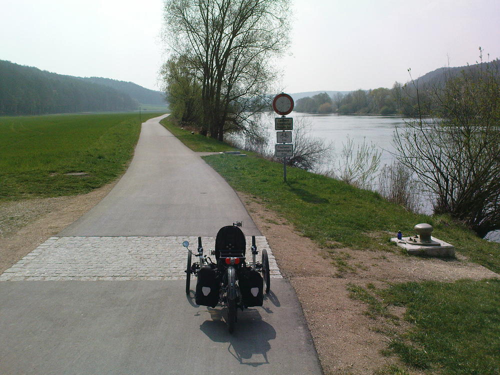 Trike 04 Radweg Richtung Matting