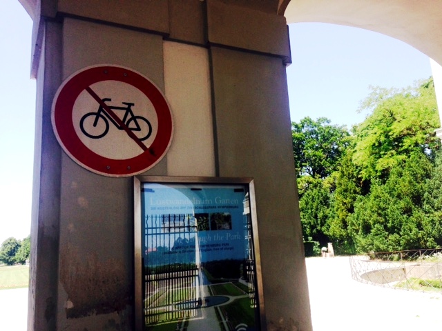 Übereifer schadet nur ==> Radfahren erlaubt im Nymphenburger Schlosspark ;-)