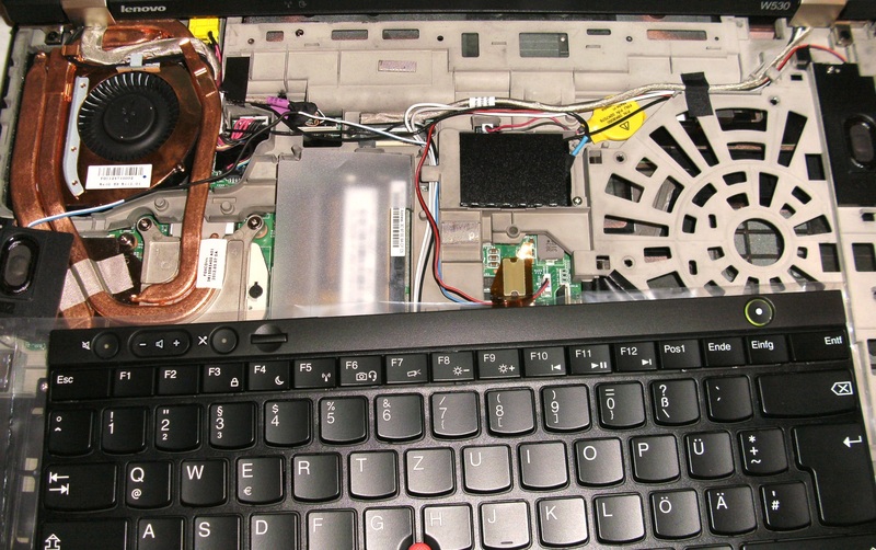 Umbau eines Lenovo ThinkPad W530 Workstation-Notebooks #07 - Erster Test des professionell testverkabeltem Systems.