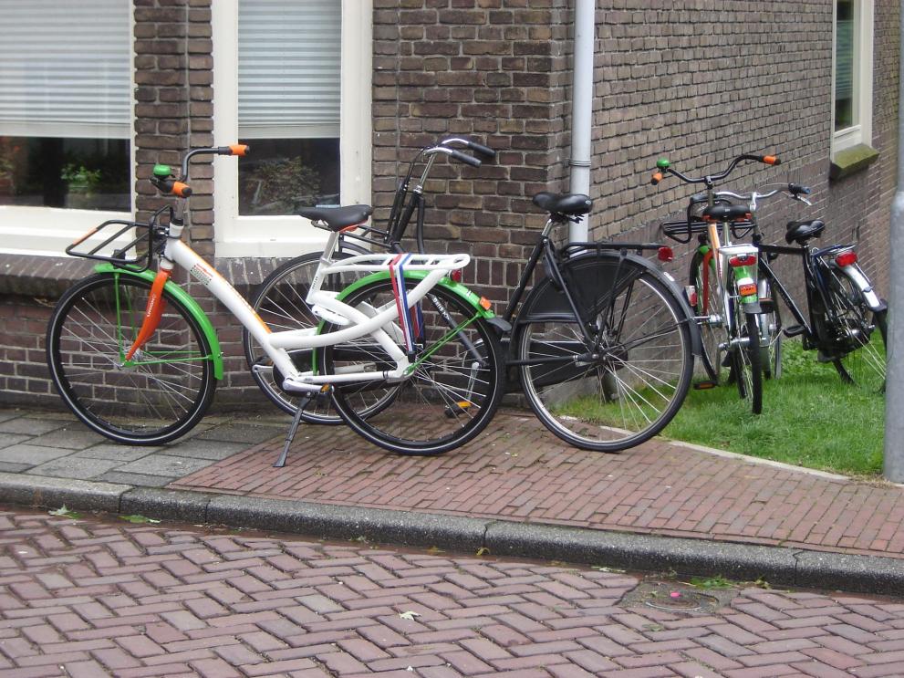 Velomobilferien Juli 2011 27
Enkhuizen Diese bunten Räder waren allgegenwärtig, die muss es mal sehr günstig gegeben haben.