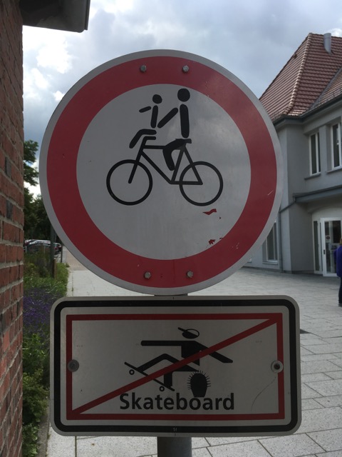 Was Radfahrer nicht dürfen und welches Ungemach Skateboardfahrern droht